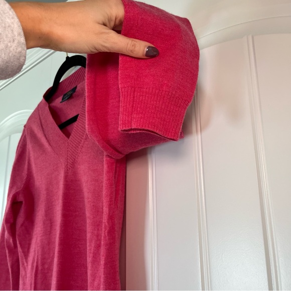 Brooks Brothers Merino Wool Pink V Neck Sweater Size Small Winter Cozy Preppy - Picture 5 of 7